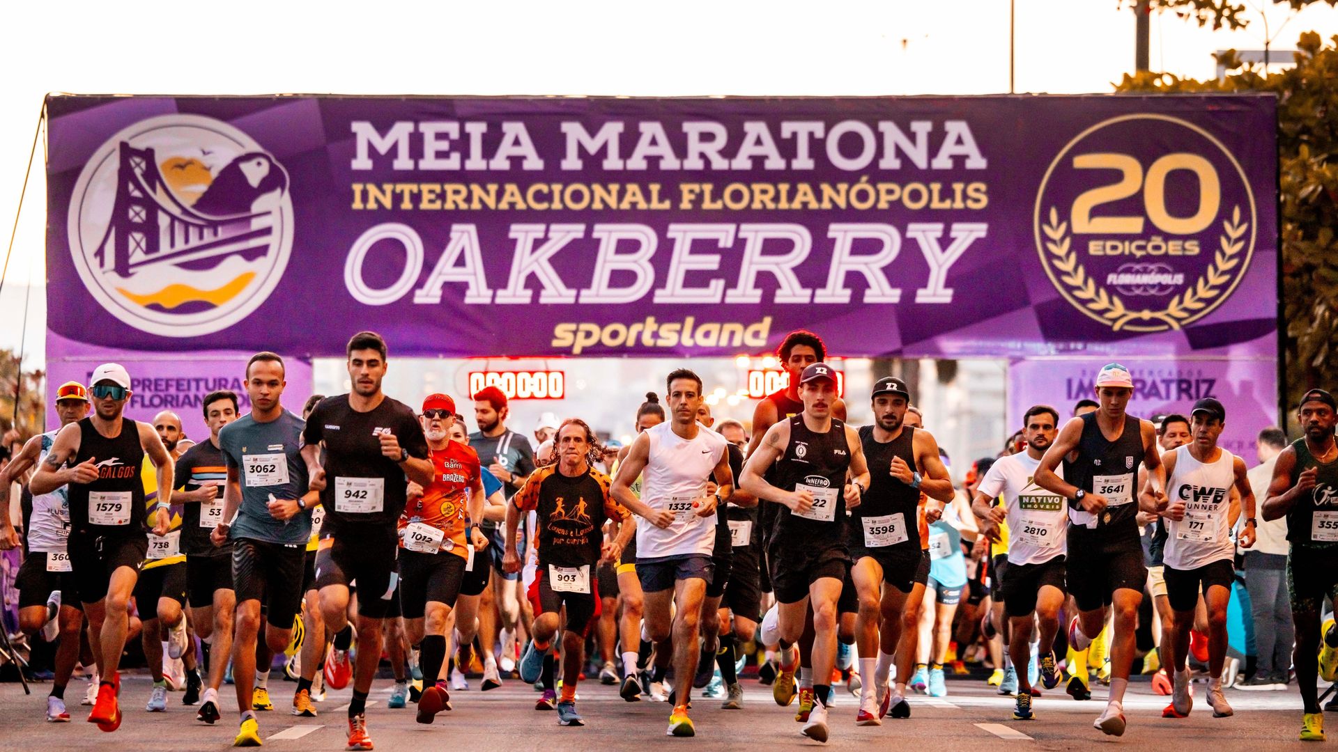 Atletas na largada de uma edição anterior da Meia Internacional Oakberry