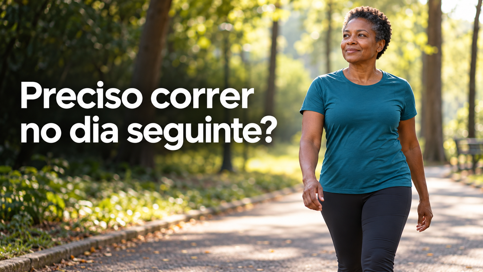 Una corredora camina tranquila por un parque, en una mañana de luz suave.