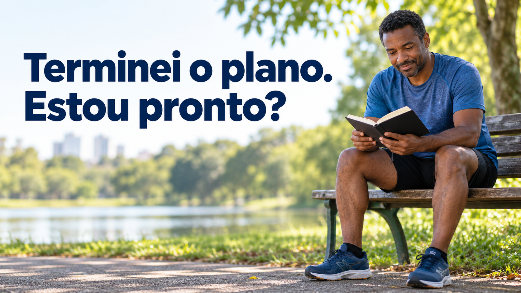 Corredor iniciante consulta seus registros de treinamento em um banco de parque.